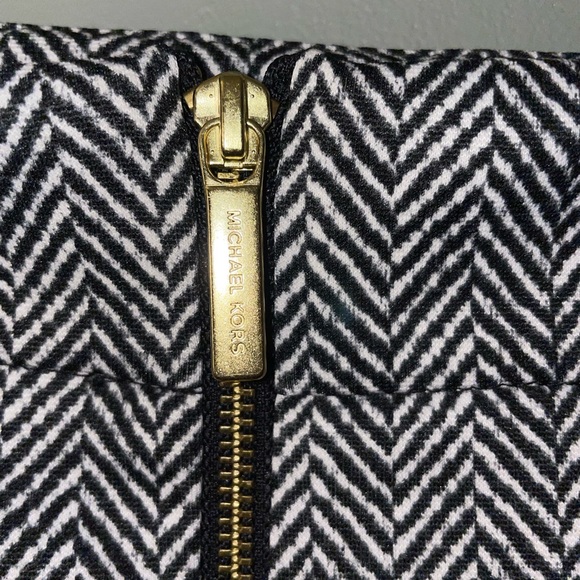 Michael Kors Pencil Skirt Size 12 Black & White Zig Zag Pattern - Picture 3 of 5